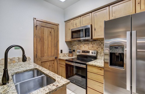 Four O'Clock Condo | Amazing Location. Mountain Paradise. Walking minutes to Everything!