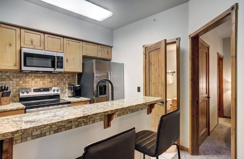 Four O'Clock Condo | Amazing Location. Mountain Paradise. Walking minutes to Everything!