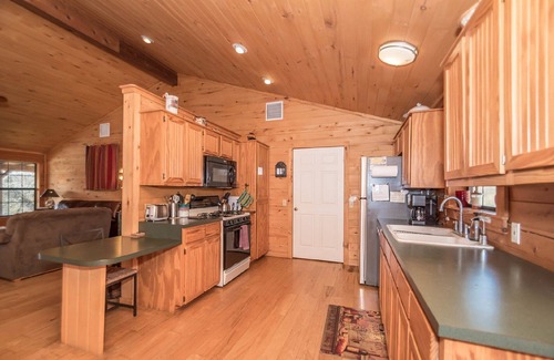 Bastrop Cabin | AMAZING LOG TREEHOUSE CABIN ON THE COLORADO RIVER