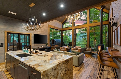 Hidden Lake Cabin | Amazing Luxe Treehouse! New Sauna! Kid's utopia! Paradise!