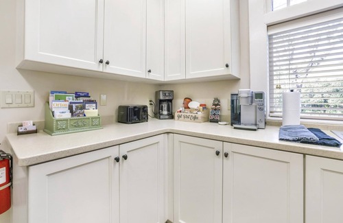 Gooding House | Amazing, luxurious, historic home in downtown Gooding, close to EVERYTHING!