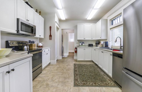 Gooding House | Amazing, luxurious, historic home in downtown Gooding, close to EVERYTHING!