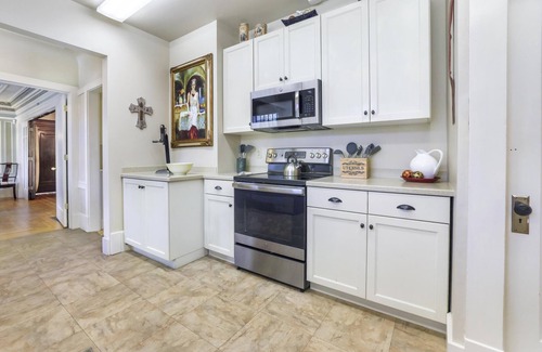 Gooding House | Amazing, luxurious, historic home in downtown Gooding, close to EVERYTHING!