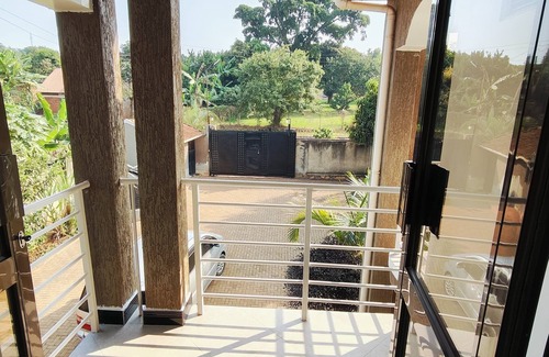 Entebbe House | Amazing Luxury Bari Mutz Apartment Entebbe. 5-10 mins drive to Entebbe Airportn