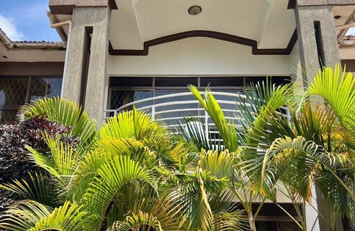 Entebbe House | Amazing Luxury Bari Mutz Apartment Entebbe. 5-10 mins drive to Entebbe Airportn