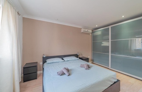 Pieta Apartment | Amazing marina seafront, stylish 3BR