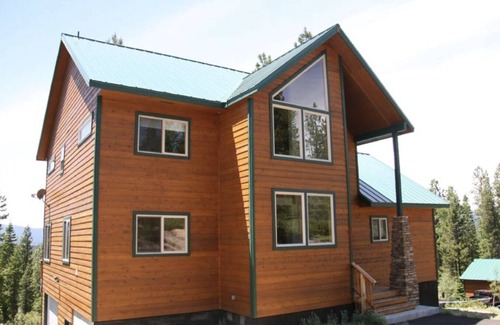 Crescent House | Amazing Mountain Retreat within 10 miles of Ski Resort, Lakes, and Streams