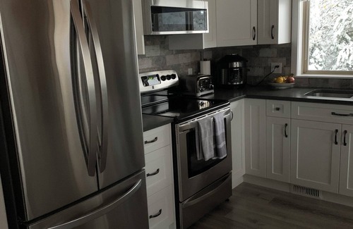 Sun Peaks Ski Chalet | Amazing Mtn view chalet, walk to village, ski-in/bus out, private hot tub