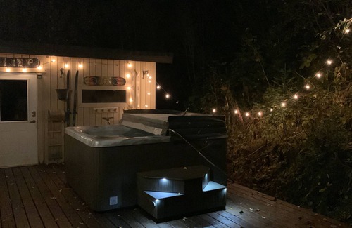 Sun Peaks Ski Chalet | Amazing Mtn view chalet, walk to village, ski-in/bus out, private hot tub
