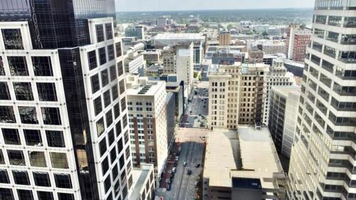 Mile Square Apartment | Amazing New City View Mins To IU Health & Lucas Oil Stadium