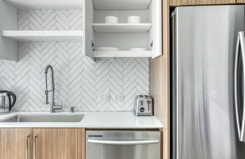 Downtown Oakland Apartment | Amazing Oakland 1BR w/ Pool, W/D, Sky Deck, next to BART, by Blueground
