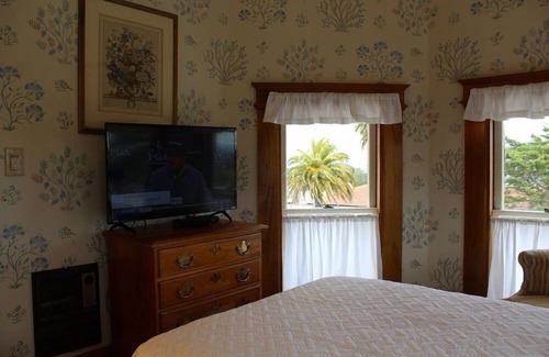Pacific Grove Hotel | AMAZING OCEAN VIEWS - QUEEN, TWIN and LIVING ROOM