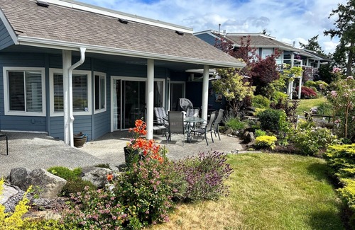 Regional District of Nanaimo Condo | Amazing ocean views from our ocean front condo. Only steps from the beach.n