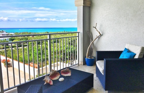 The Bight Condo | Amazing Ocean Views - Contemporary Condo - Pool - SPA- 10 min walk to Beach.
