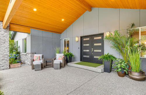 Silver Lake House | Amazing Outdoor Space! Everett Escape with Hot Tub