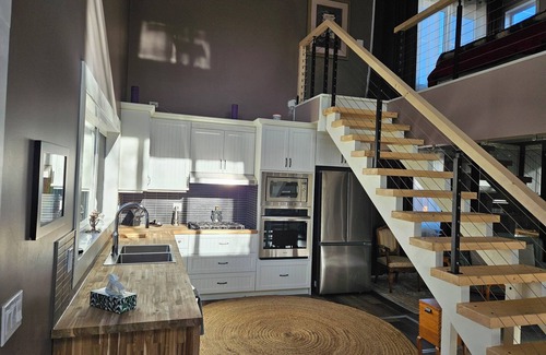 High River House | Amazing Peace Chalet Oasis - Rockies Doorway/Easy 20 min commute Calgary South
