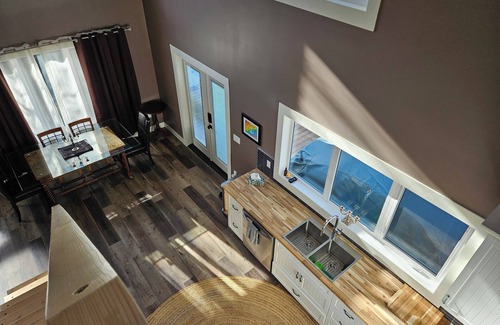 High River House | Amazing Peace Chalet Oasis - Rockies Doorway/Easy 20 min commute Calgary South