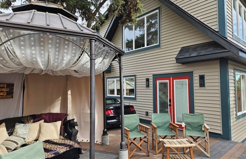 High River House | Amazing Peace Chalet Oasis - Rockies Doorway/Easy 20 min commute Calgary South