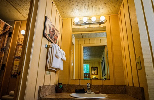 Pine Mountain Ski Chalet | Amazing pet friendly chalet with perfect view of Lake Innsbruck