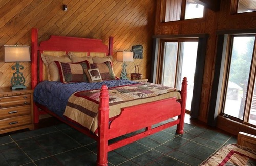 Hayward Cabin | Amazing Private Lodge, on end of Peninsula ~ Sand Bottom lake.