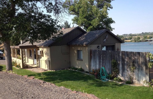 Hagerman House | Amazing relaxing get-away home on the Snake River with river view and boat dock.