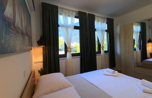 Zrnovnica House | Amazing residence with NEW private pool,sauna,BBQ