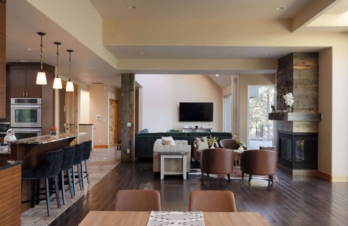 Deschutes River Woods House | Amazing Riverfront on the Water- Big Sky Bend