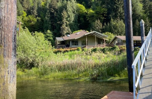 Mapleton House | Amazing riverfront property on the Siuslaw!