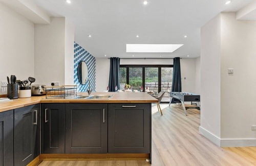 Mells House | Amazing Rural Retreat in The Cotswolds - Parking