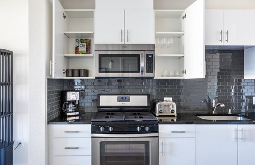 Renaissance Apartment | Amazing San Jose 1BR w/W/D, Pool, Gym, BBQ, near freeways, by Blueground