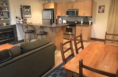 Silver Star Mountain Apartment | Amazing Ski-In Ski-Out and Mountain View Apartment with Hot Tub