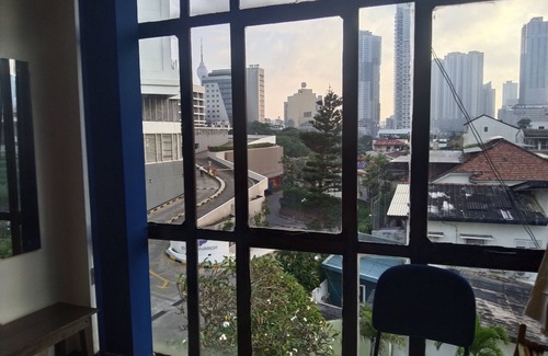 Kollupitiya Apartment | Amazing Skyline King Size Bedroom