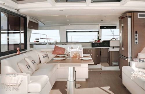 Boca Chica Boat Rental | Amazing spacious catamaran for Pacific-island cruising