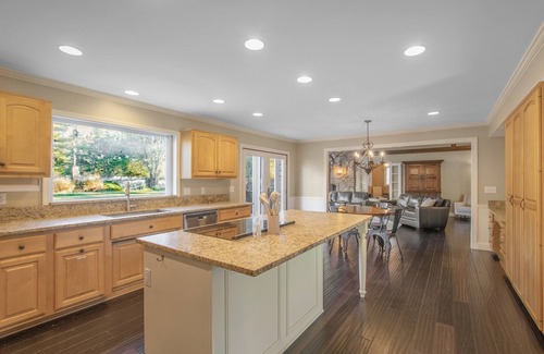 Pike House | Amazing Spacious Luxurious Home - Sleeps Up To 16!