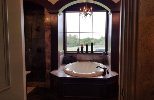 Sunset House | Amazing Sunrise Ranch with pool near DFW
