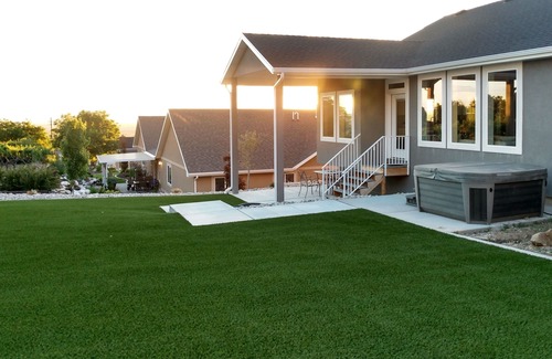Perry House | Amazing Sunsets Entire New Walkout Basement Suite Apartment