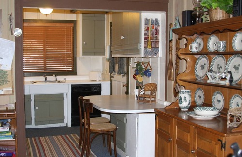 Tahoma Cabin | Amazing Tahoe Cabin - Short Walk to Sandy Beach