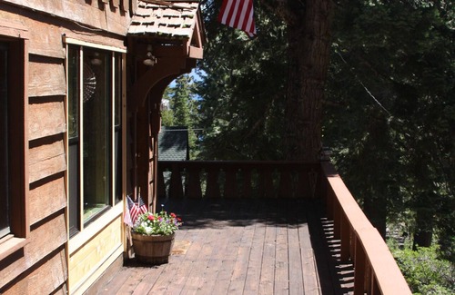 Tahoma Cabin | Amazing Tahoe Cabin - Short Walk to Sandy Beach