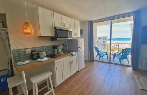 Ocean Dunes Apartment | Amazing Top Floor Ocean View King Bed in Daytona!