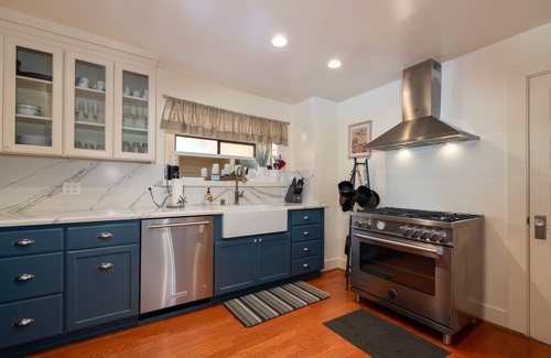 Eastside Santa Cruz Cottage | Amazing Twin Lakes Beach Views