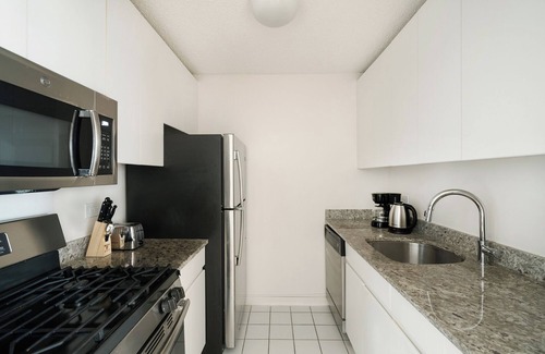 East Harlem Apartment | Amazing UES 1 Bed w/Gym, Pool, River Views #6181