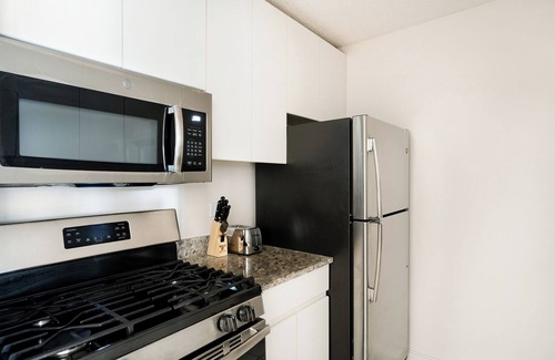East Harlem Apartment | Amazing UES 1 Bed w/Gym, Pool, River Views #6181