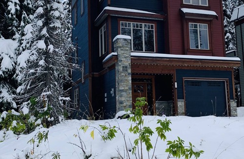 Silver Star Mountain House | Amazing Upgraded Chalet with Everything You Need and It's ALL Yours - No Suite
