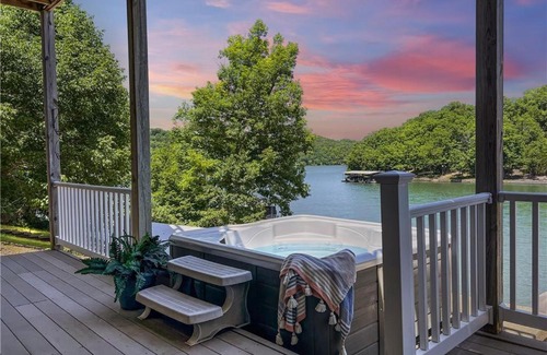 Climax Springs House | Amazing Vacation Home on the 56 MM, Dock, Water Toys, Fire Pit, 5 bedrooms/5 baths