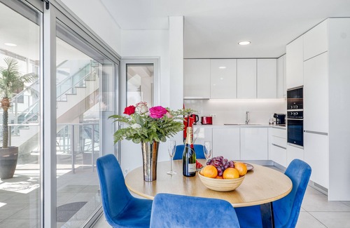 Calicos Condo | Amazing View, Beach 100m & Old Town 300m, 2 bdr+2 bthr, pool, aircon, garage