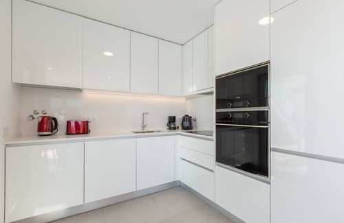 Calicos Condo | Amazing View, Beach 100m & Old Town 300m, 2 bdr+2 bthr, pool, aircon, garage