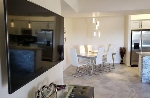 East Mesa Condo | Amazing view Facing the Superstitions Mountains of Arizona 2 pools 2 balcony🌵