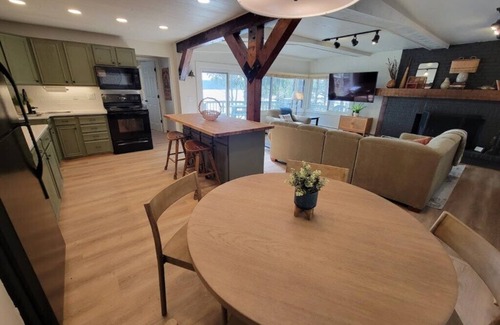 Wautoma Cabin | Amazing view, hot tub, sauna, fireplace, pet friendly, pier, kayaks, paddleboard
