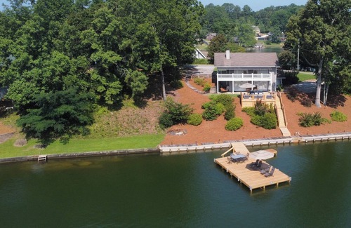 Jacksons' Gap House | Amazing View Lakefront Home Lake MartinnBeautiful Remodeled Lakefront with Dock