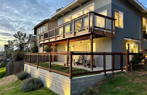 Marine Terrace House | Amazing View Newly Remodeled- L2 EV Charger -Pet friendly